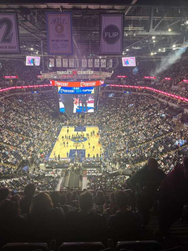 Target Center, bloc: 201, rangée: Q, place: 2