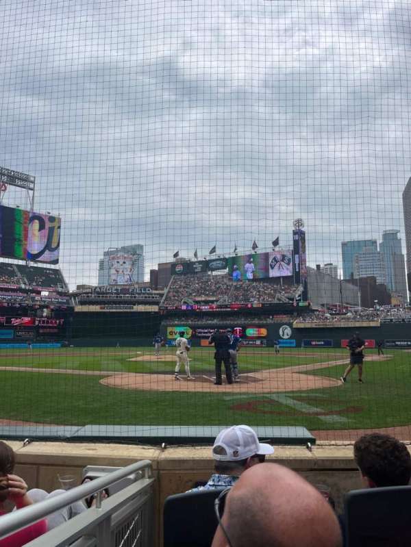 Target Field, bloc: Champions Club 9, rangée: 3, place: 8