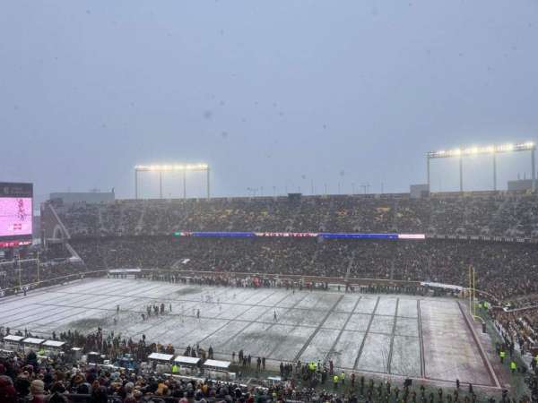 Huntington Bank Stadium, bloc: 237, rangée: 27, place: 12