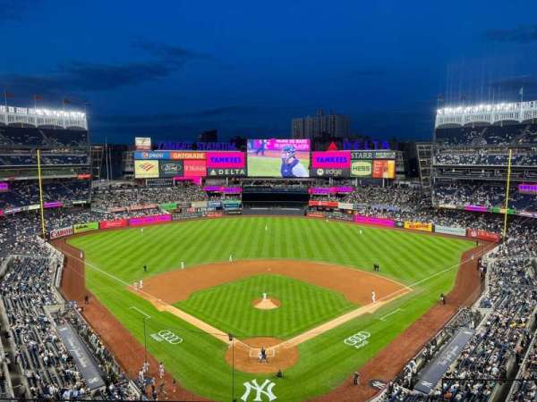Yankee Stadium, bloc: 320B, rangée: 6, place: 5