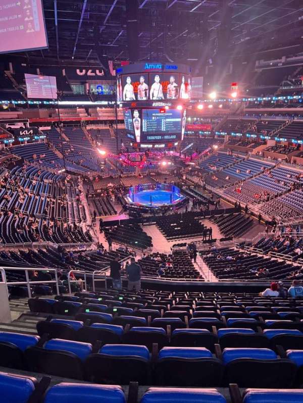 Kia Center, bloc: 111A, rangée: 35, place: 17