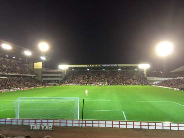 Oakwell Stadium, bloc: NS3, rangée: M, place: 61