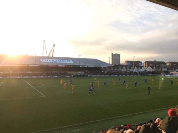 Rodney Parade, rangée: L, place: 15