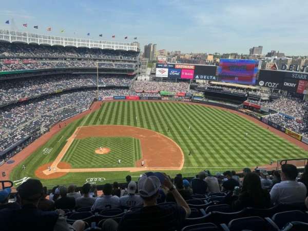 Yankee Stadium, bloc: 416, rangée: 9, place: 17