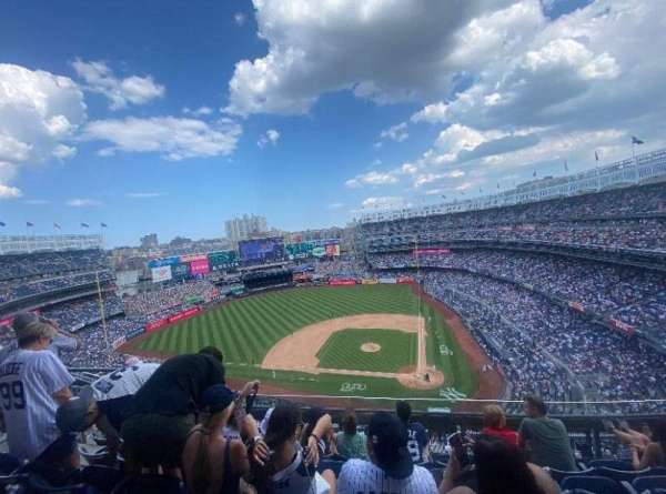 Yankee Stadium, bloc: 422, rangée: 5, place: 13
