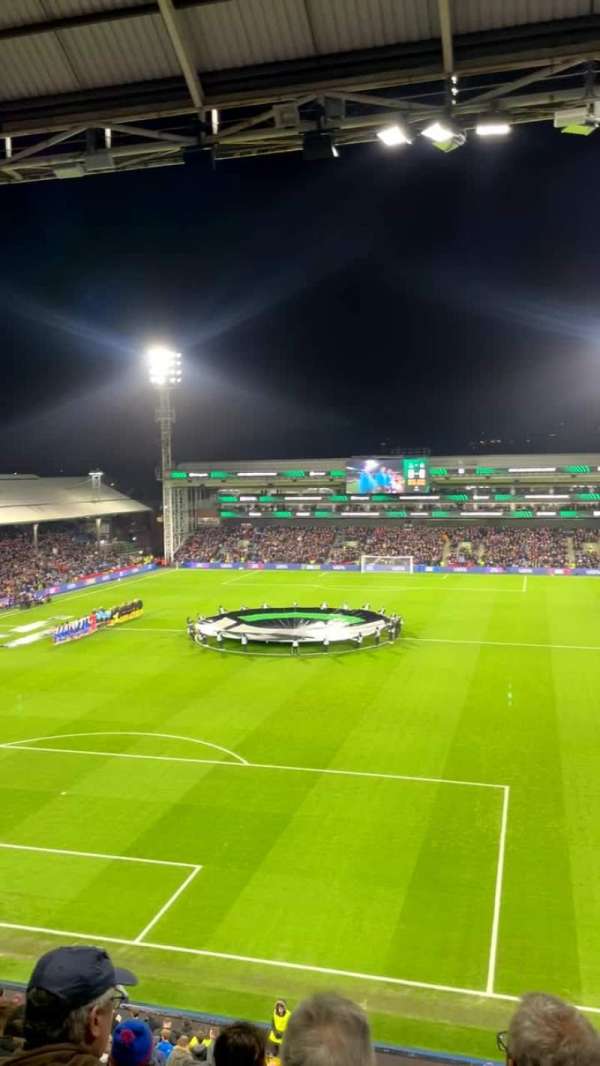 Selhurst Park, bloc: HRU-M, rangée: 4, place: 39