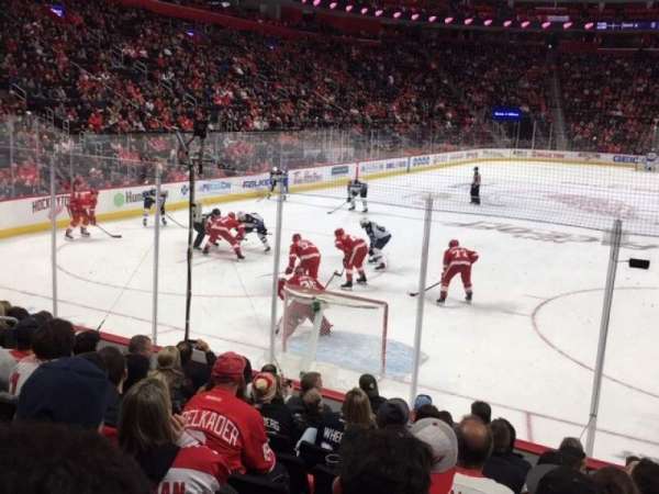 Little Caesars Arena, bloc: 102, rangée: 9, place: 8