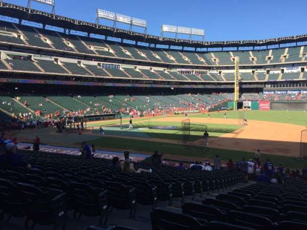 Globe Life Park in Arlington, bloc: 35, rangée: 24, place: 3