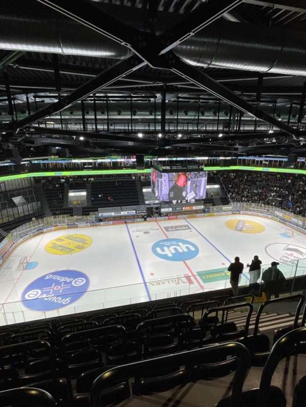BCF Arena, bloc: 402, rangée: 8, place: 5