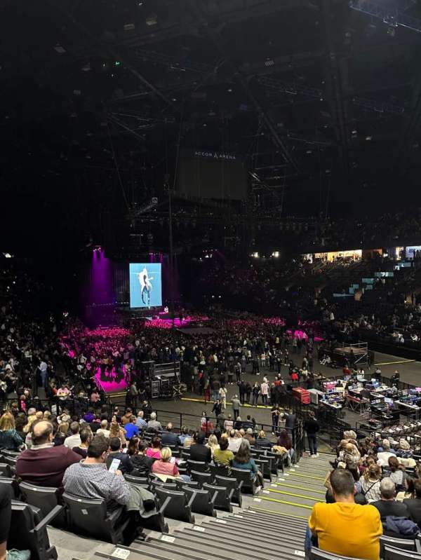 Accor Arena, bloc: Gradin T, rangée: 6, place: 10