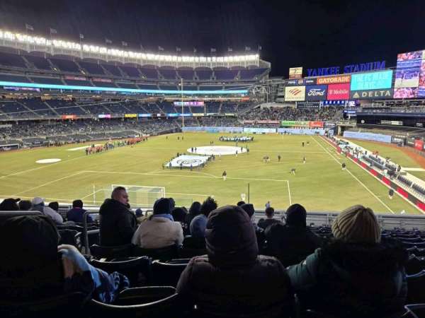 Yankee Stadium, bloc: 211, rangée: 11, place: 17