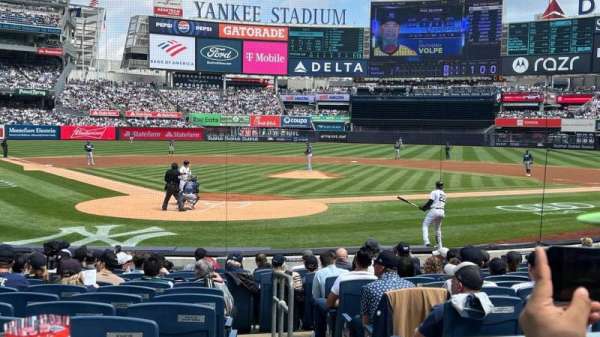 Yankee Stadium, bloc: 119, rangée: 2, place: 6-7
