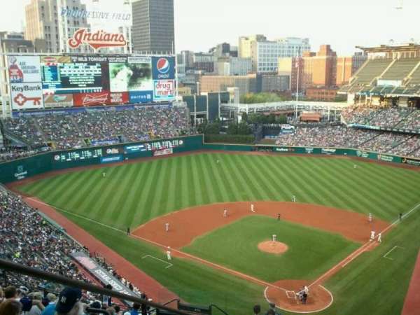 Progressive Field, bloc: 555, rangée: N, place: 21
