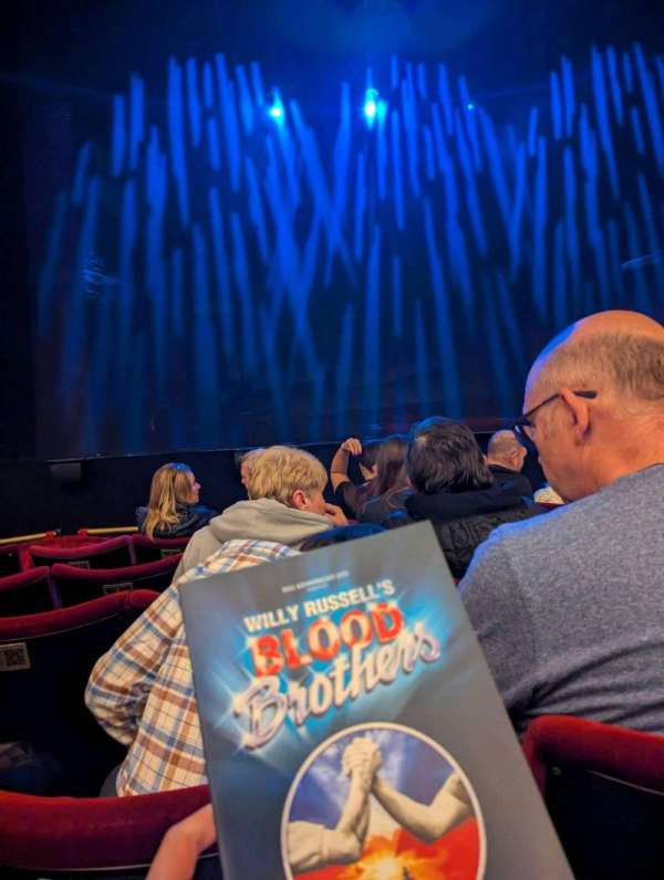 Liverpool Empire, bloc: Stalls, rangée: A, place: 33