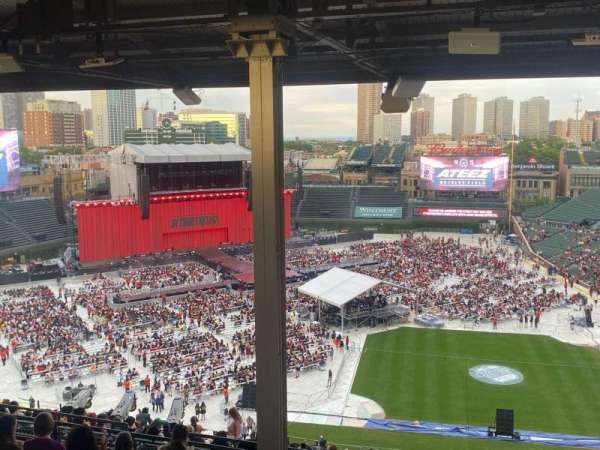 Wrigley Field, bloc: 412L, rangée: 8, place: 3
