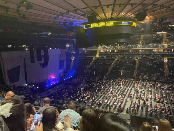 Madison Square Garden, bloc: 225, rangée: 4, place: 11