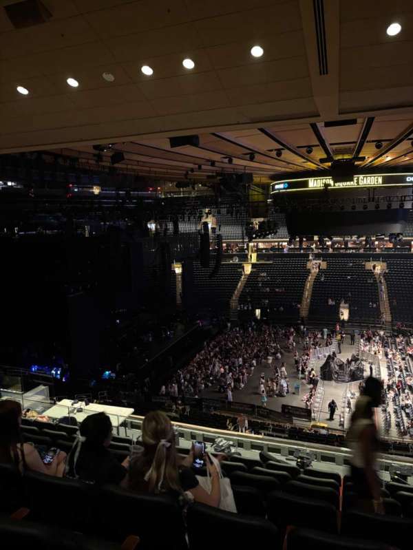 Madison Square Garden, bloc: 224, rangée: 10, place: 9