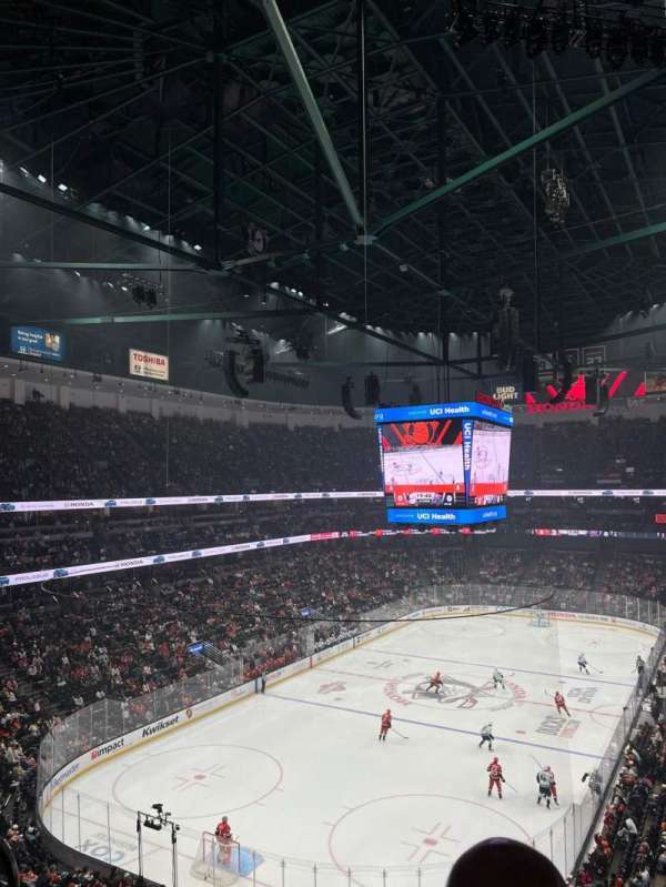 Honda Center, bloc: 441, rangée: B, place: 15