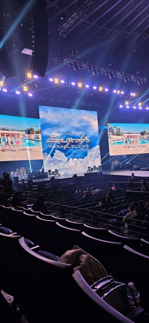 Oakland Arena, bloc: 115, rangée: 3, place: 4