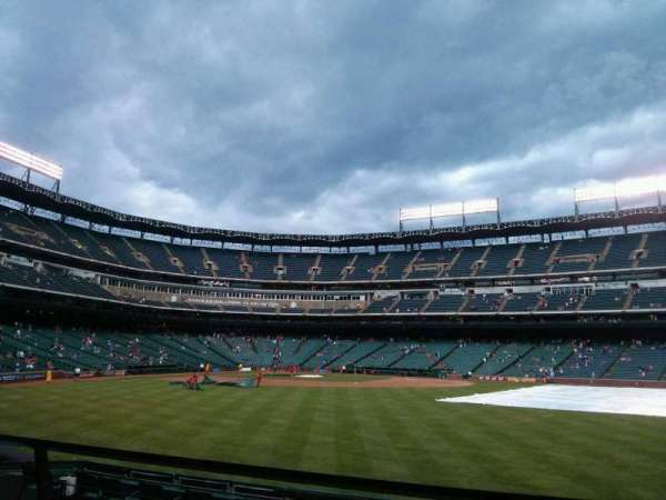 Globe Life Park in Arlington, bloc: 49, rangée: 6, place: 7