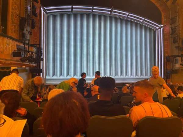 Shubert Theatre, bloc: Orchestra L, rangée: N, place: 5