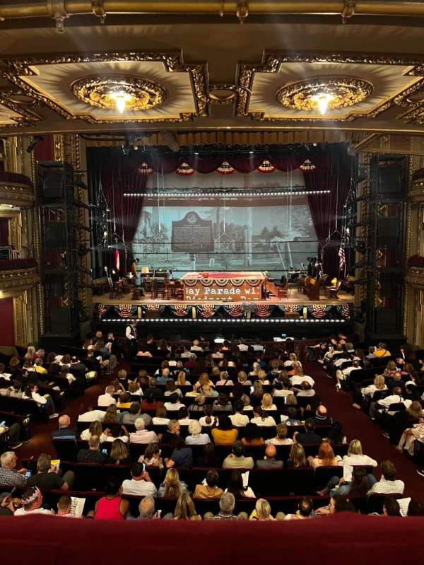 CIBC Theatre, bloc: Dress Circle C, rangée: A, place: 207