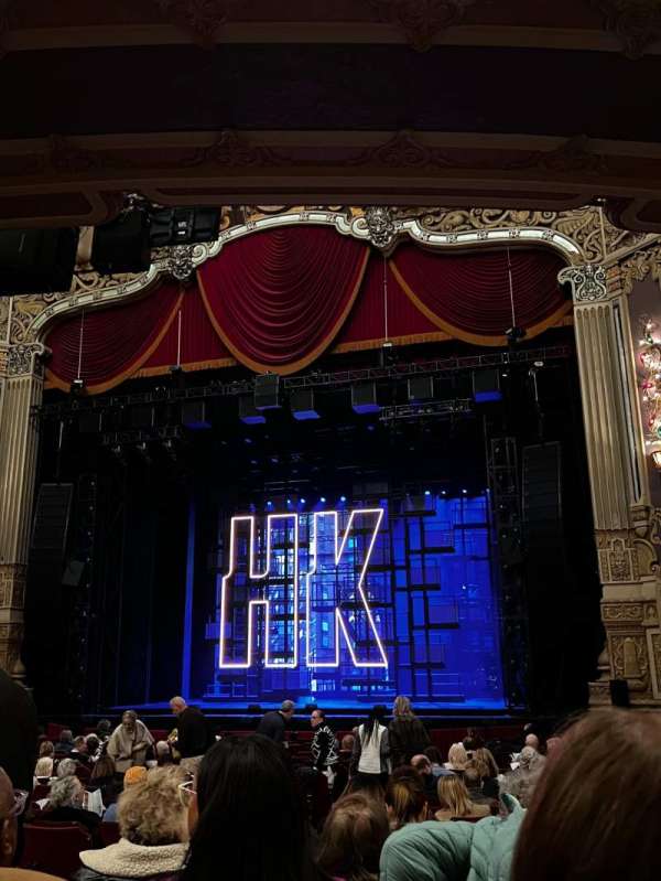 James M. Nederlander Theatre, bloc: Orchestra R, rangée: W, place: 4