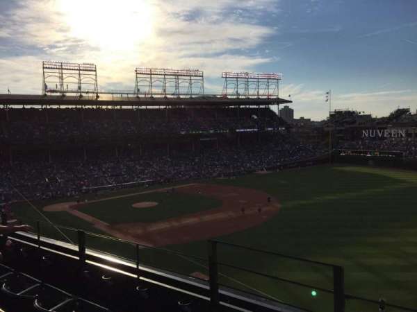 Wrigley Field, bloc: 330R, rangée: 3, place: 2