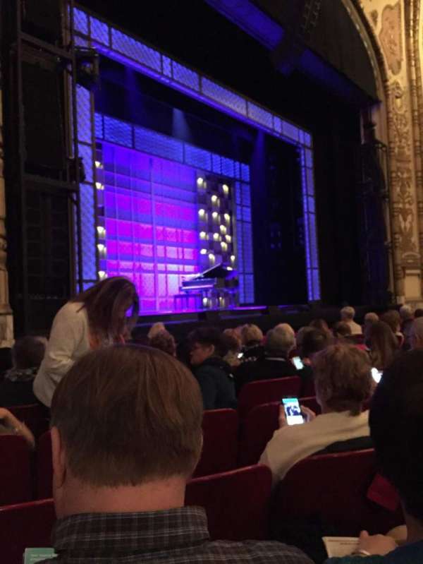 Cadillac Palace Theater, bloc: Orchestra L, rangée: H, place: 25