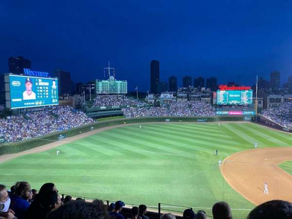 Wrigley Field, bloc: 308L, rangée: 8, place: 2
