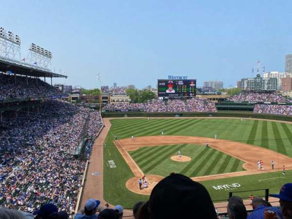 Wrigley Field, bloc: 320R, rangée: 6, place: 10