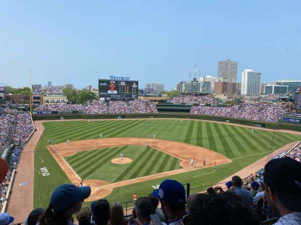 Wrigley Field, bloc: 320R, rangée: 6, place: 11