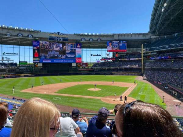 American Family Field, bloc: 221, rangée: 5, place: 1