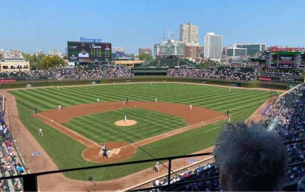 Wrigley Field, bloc: 319R, rangée: 2, place: 4