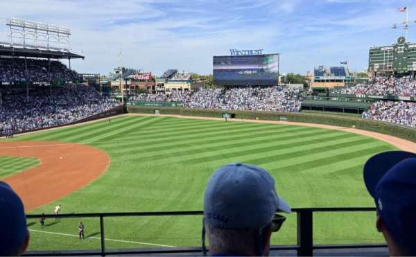 Wrigley Field, bloc: 329R, rangée: 2, place: 3