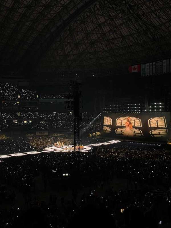 Rogers Centre, bloc: 215, rangée: 8, place: 2