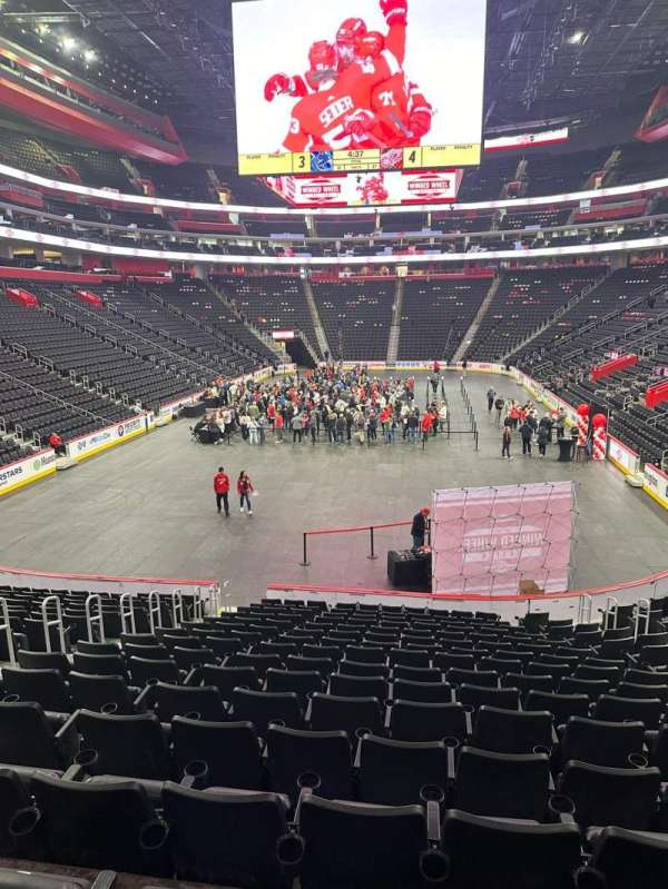 Little Caesars Arena, bloc: 102, rangée: 16, place: 13