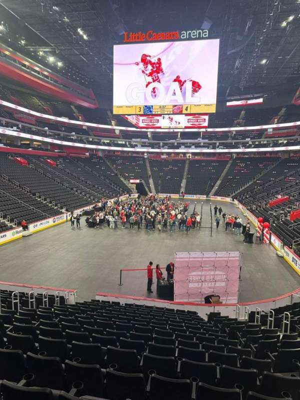 Little Caesars Arena, bloc: 102, rangée: 16, place: 10
