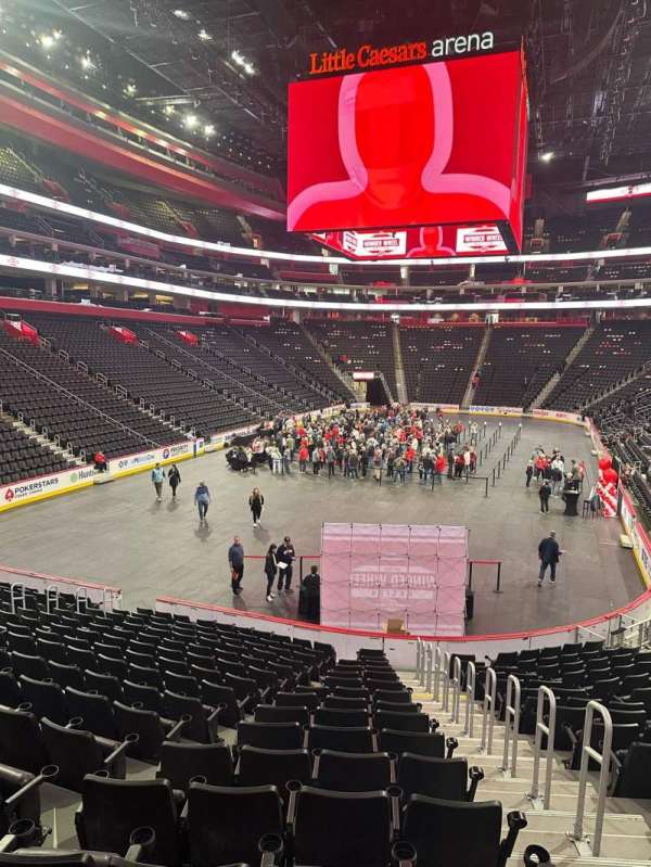 Little Caesars Arena, bloc: 102, rangée: 16, place: 2