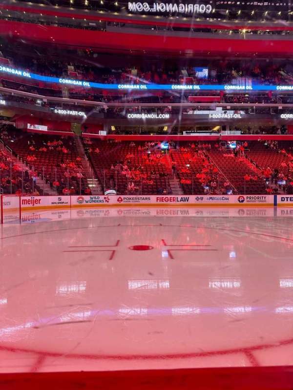 Little Caesars Arena, bloc: 125, rangée: 1, place: 7