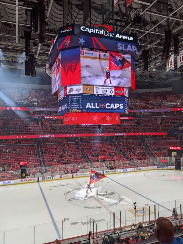 Capital One Arena, bloc: 214, rangée: C, place: 5