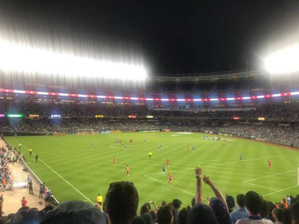Yankee Stadium, bloc: 239, rangée: 10, place: 17
