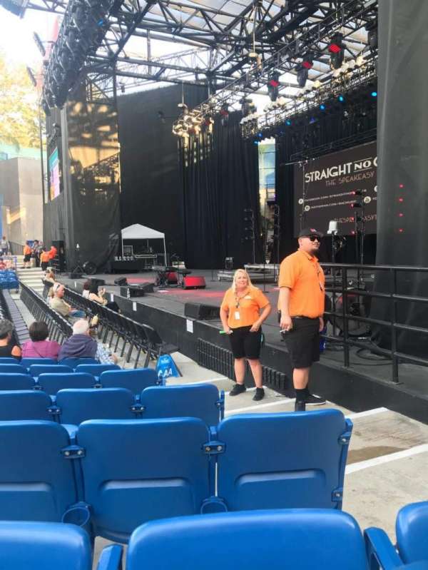 Pacific Amphitheatre, bloc: 1, rangée: B, place: 17