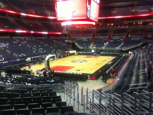 Capital One Arena, bloc: 107, rangée: R, place: 5