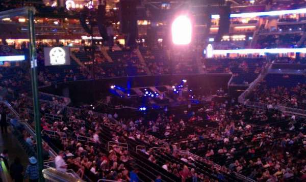 Kia Center, bloc: Loge Box A, rangée: 1, place: 1