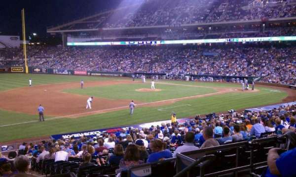 Kauffman Stadium, bloc: 215, rangée: Cc, place: 11