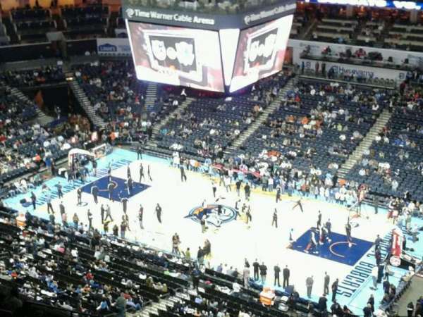 Spectrum Center, bloc: 206, rangée: T, place: 2