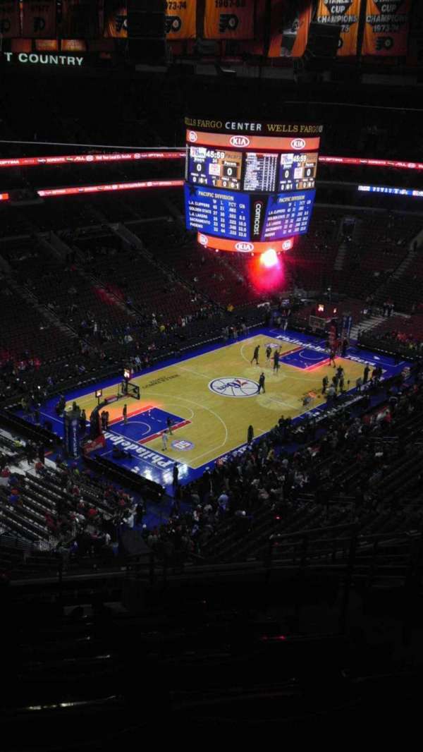 Xfinity Mobile Arena, bloc: 221, rangée: 14, place: 17