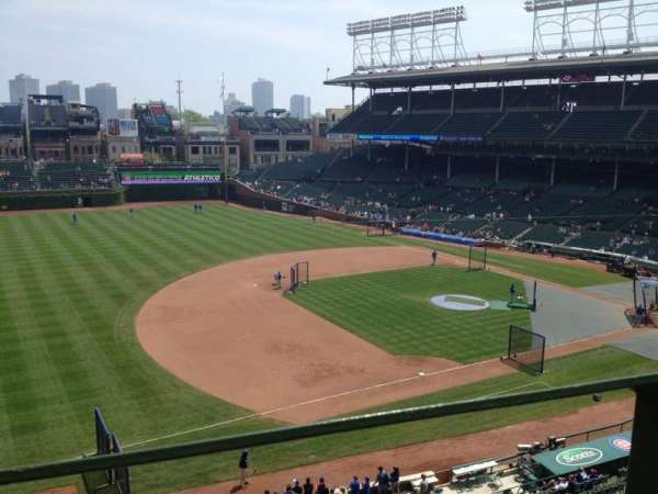 Wrigley Field, bloc: 308L, rangée: 1, place: 3