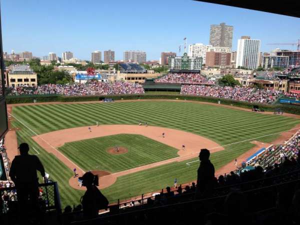 Wrigley Field, bloc: 420R, rangée: 4, place: 1
